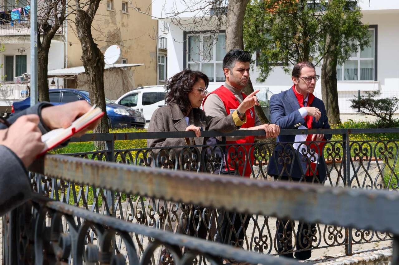 Vatandaşlar Şikayet Etti: Menteşe'de Çocuk Parkları Baştan Aşağı Yeniliyor 1